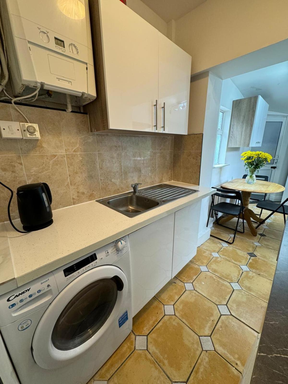 Nice Triple Room At 2 Iveragh Rd-7 Dublin Exteriér fotografie