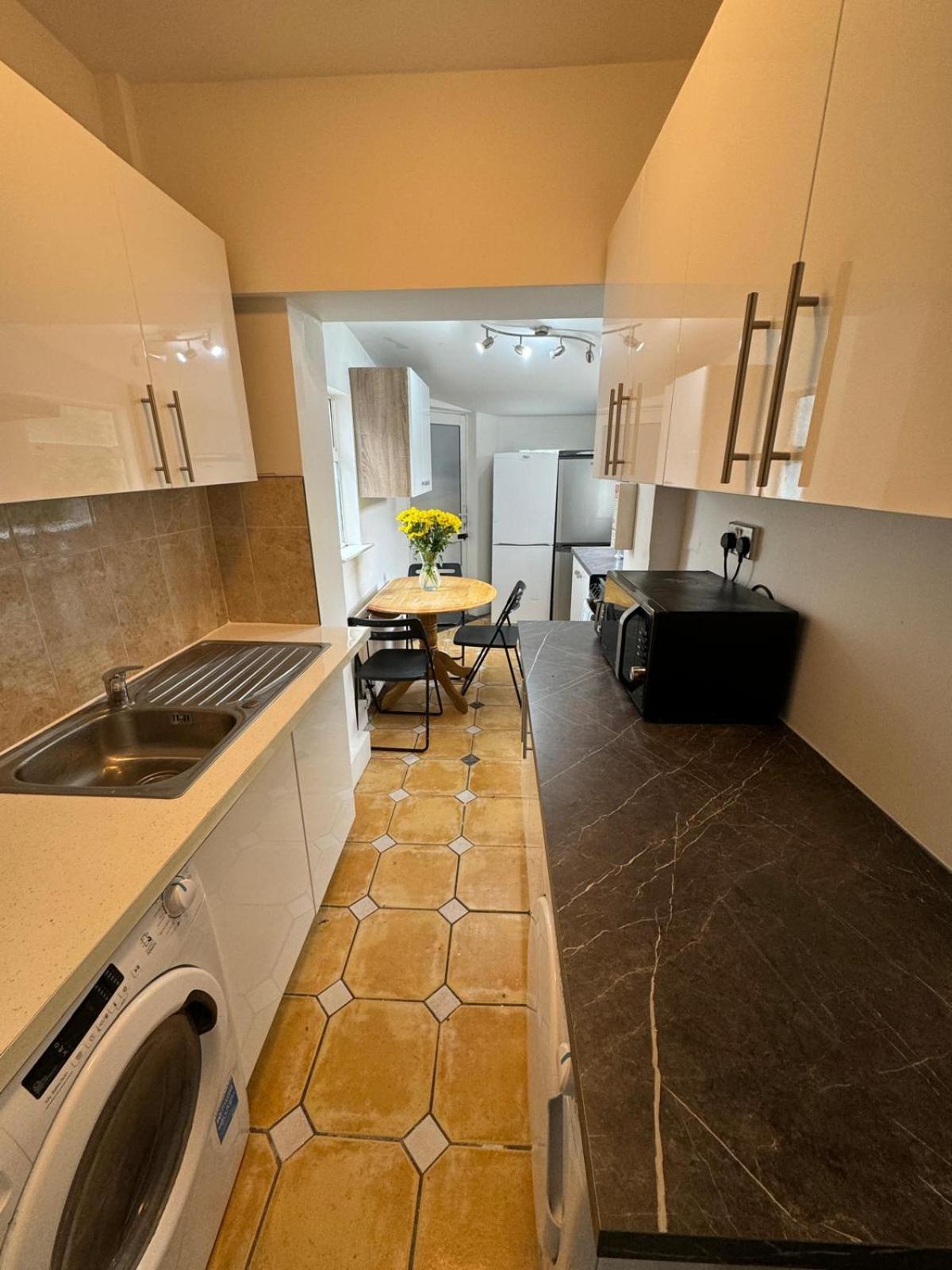 Nice Triple Room At 2 Iveragh Rd-7 Dublin Exteriér fotografie